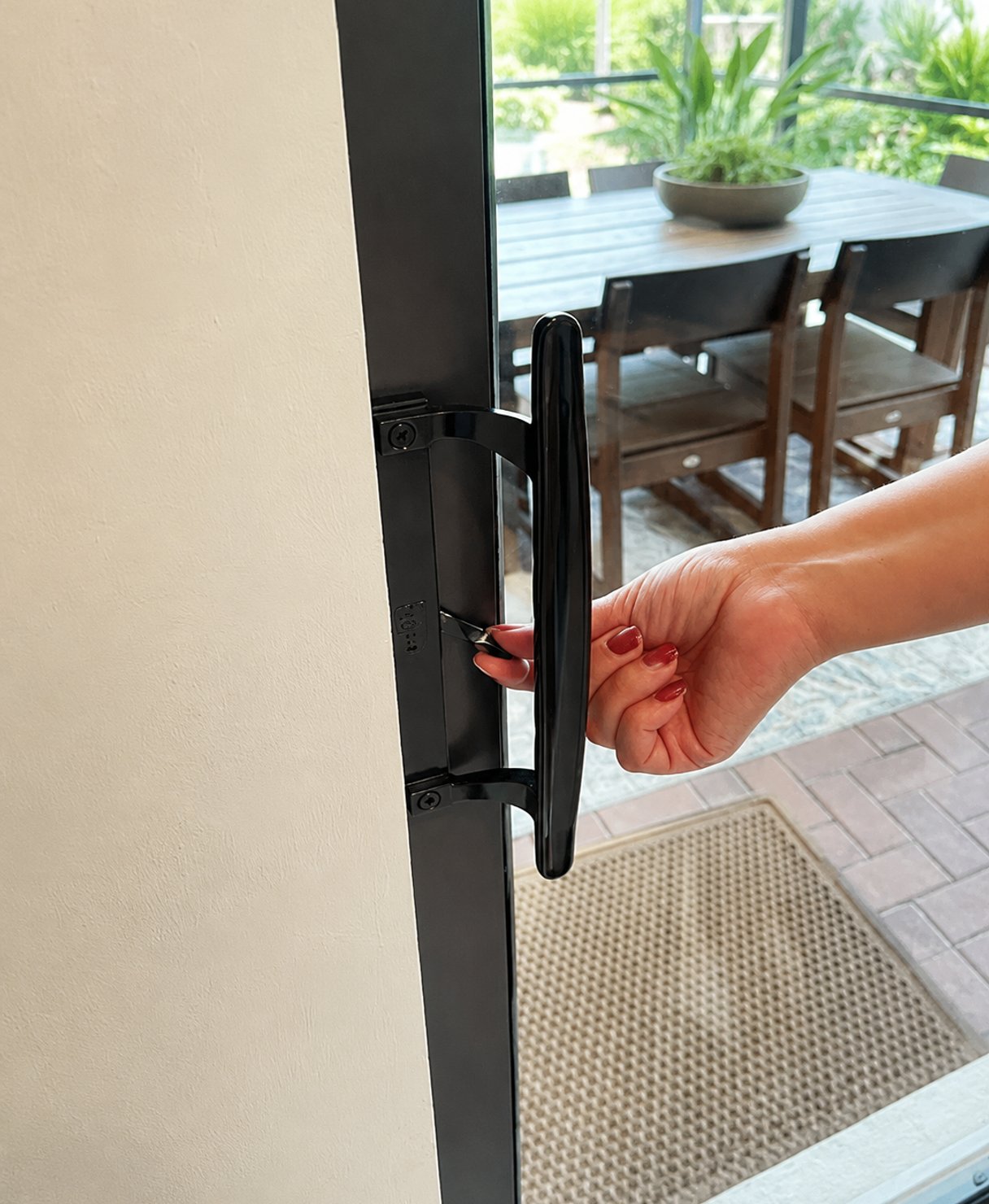 Handle bar with lock